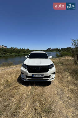 Внедорожник / Кроссовер Toyota Land Cruiser Prado 2015 в 