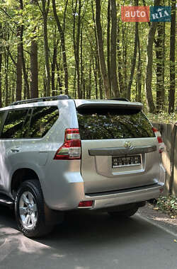 Внедорожник / Кроссовер Toyota Land Cruiser Prado 2017 в 