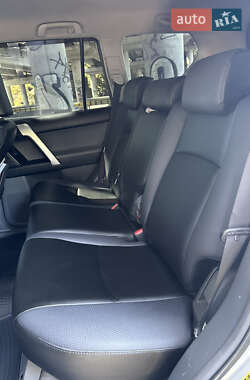 Внедорожник / Кроссовер Toyota Land Cruiser Prado 2012 в 