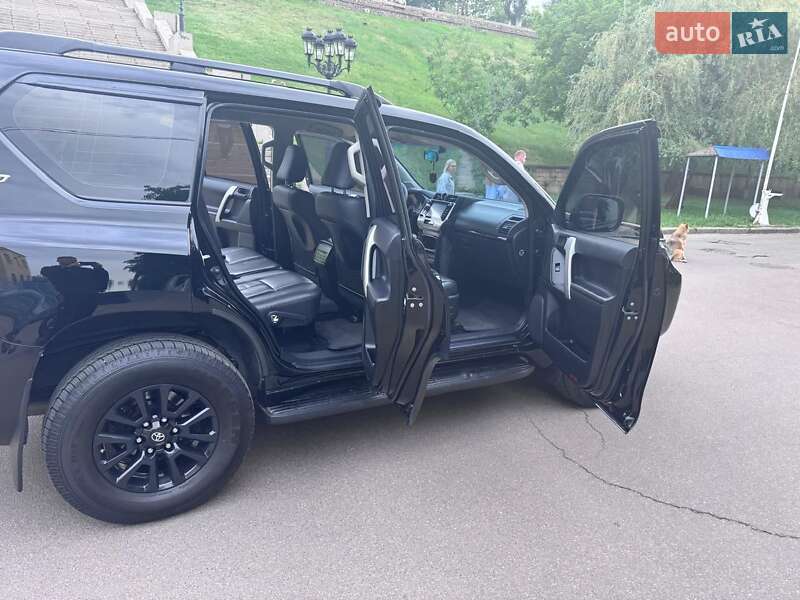 Внедорожник / Кроссовер Toyota Land Cruiser Prado 2017 в Николаеве