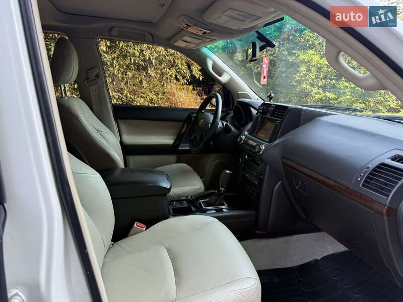 Внедорожник / Кроссовер Toyota Land Cruiser Prado 2010 в Киеве фото 6 Внедорожник / Кроссовер Toyota Land Cruiser Prado 2010 в Киеве