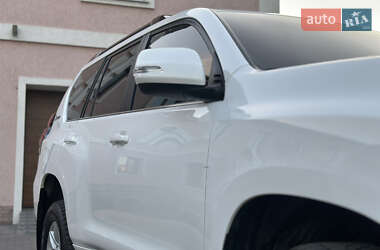 Позашляховик / Кросовер Toyota Land Cruiser Prado 2019 в 