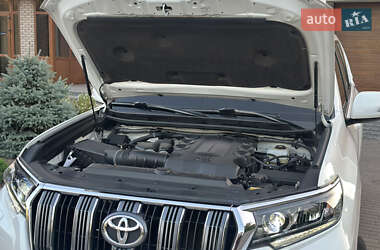 Позашляховик / Кросовер Toyota Land Cruiser Prado 2019 в 