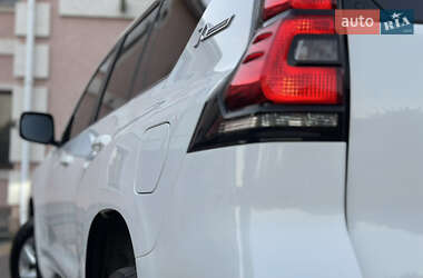 Позашляховик / Кросовер Toyota Land Cruiser Prado 2019 в 