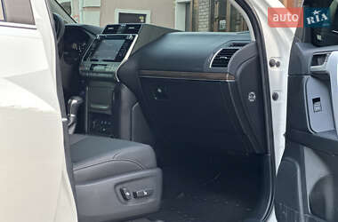 Позашляховик / Кросовер Toyota Land Cruiser Prado 2019 в 