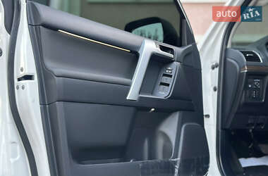 Позашляховик / Кросовер Toyota Land Cruiser Prado 2019 в 