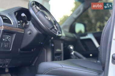 Позашляховик / Кросовер Toyota Land Cruiser Prado 2019 в 