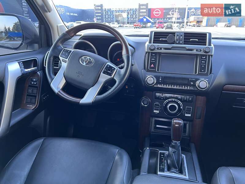 Позашляховик / Кросовер Toyota Land Cruiser Prado 2013 в Києві