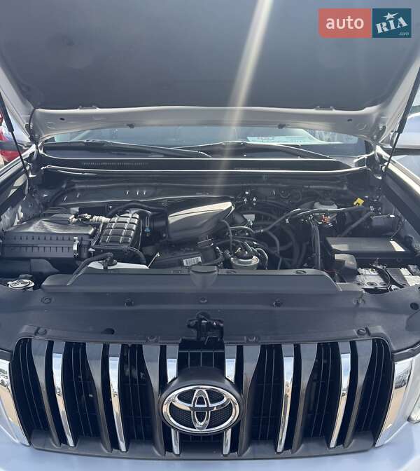 Позашляховик / Кросовер Toyota Land Cruiser Prado 2012 в Черкасах