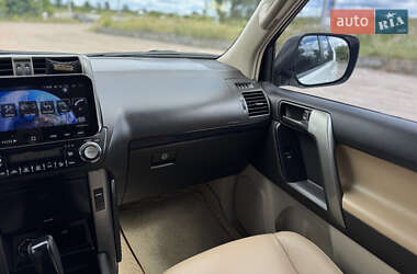 Внедорожник / Кроссовер Toyota Land Cruiser Prado 2010 в 