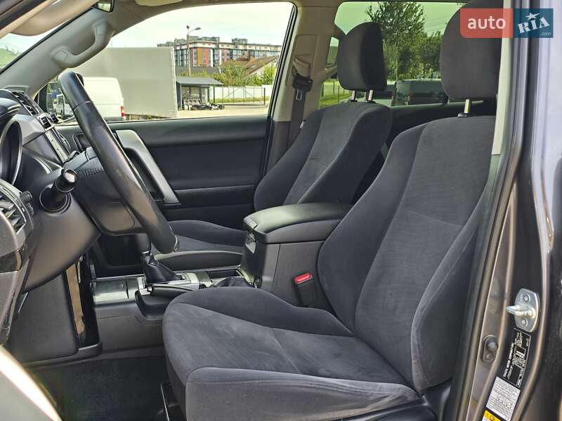 Внедорожник / Кроссовер Toyota Land Cruiser Prado 2017 в Хмельницком