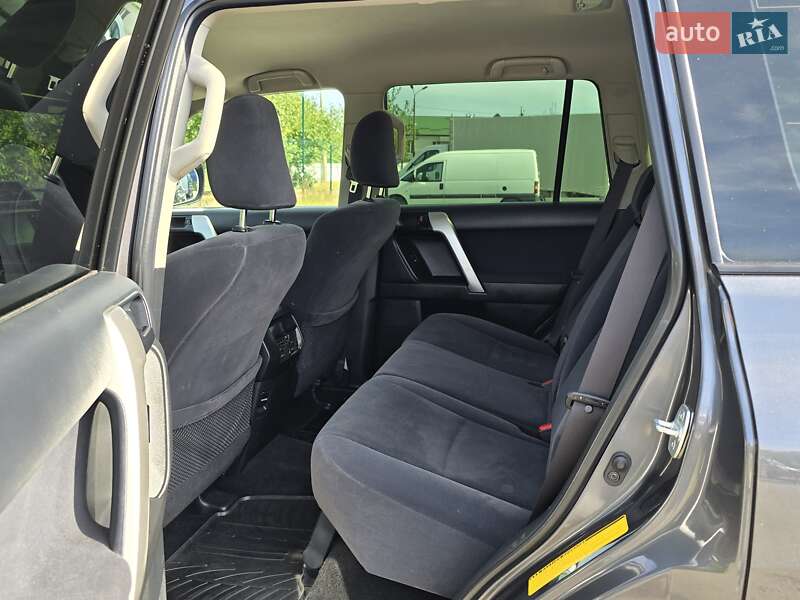 Внедорожник / Кроссовер Toyota Land Cruiser Prado 2017 в Хмельницком