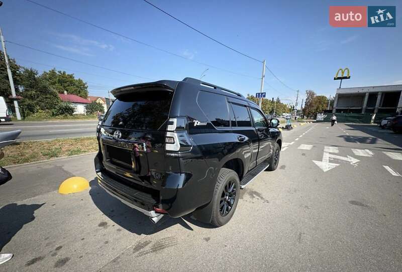 Позашляховик / Кросовер Toyota Land Cruiser Prado 2021 в Києві