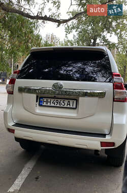 Внедорожник / Кроссовер Toyota Land Cruiser Prado 2017 в 