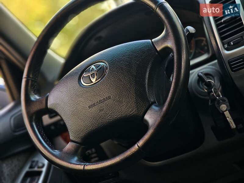 Позашляховик / Кросовер Toyota Land Cruiser Prado 2005 в Львові