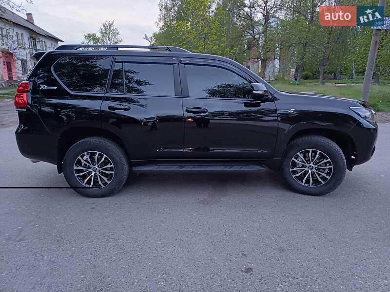 Внедорожник / Кроссовер Toyota Land Cruiser Prado 2010 в Александрие