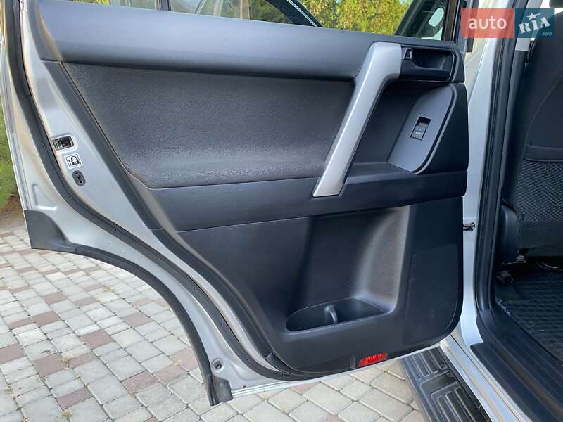 Внедорожник / Кроссовер Toyota Land Cruiser Prado 2017 в Днепре