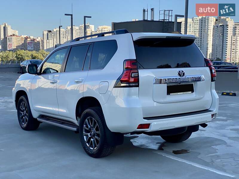 Позашляховик / Кросовер Toyota Land Cruiser Prado 2019 в Києві