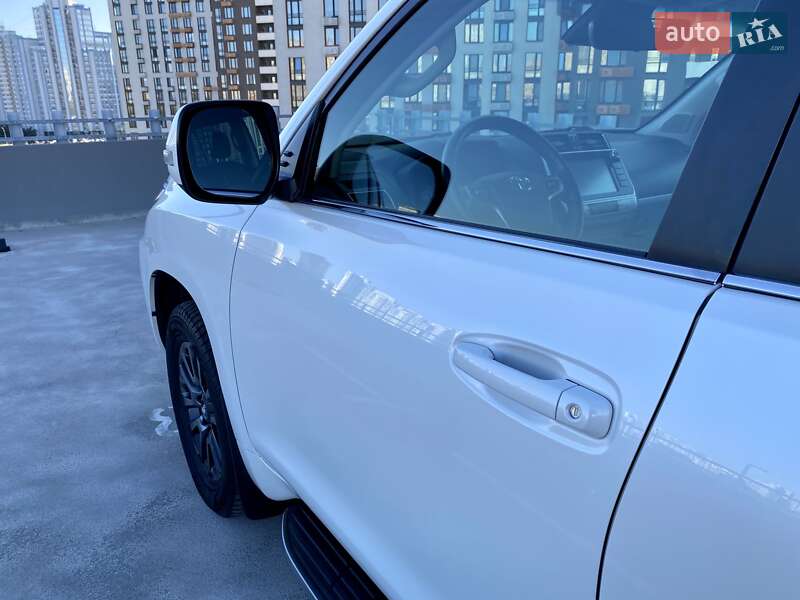 Позашляховик / Кросовер Toyota Land Cruiser Prado 2019 в Києві