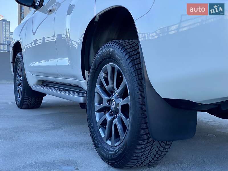 Позашляховик / Кросовер Toyota Land Cruiser Prado 2019 в Києві