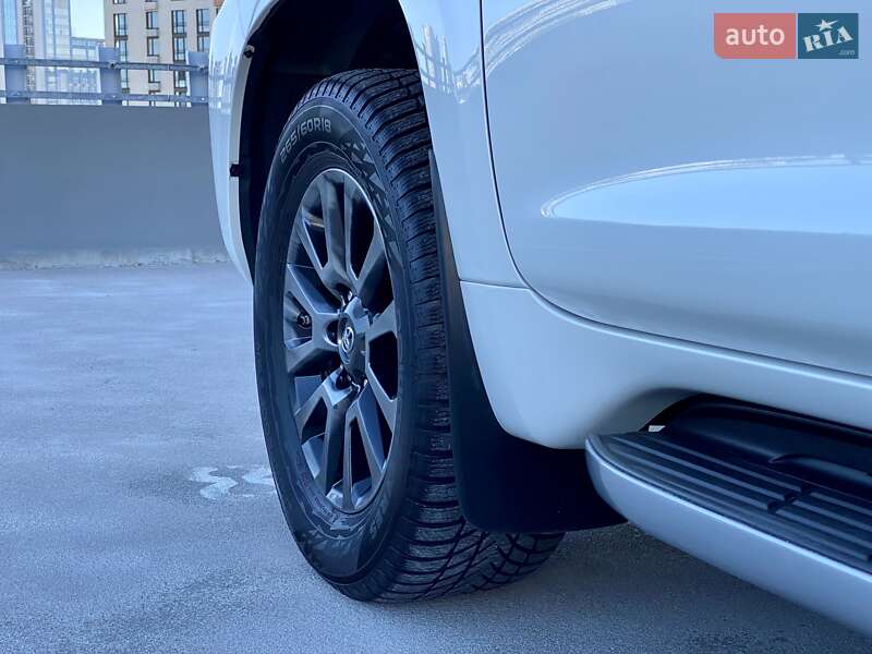 Позашляховик / Кросовер Toyota Land Cruiser Prado 2019 в Києві
