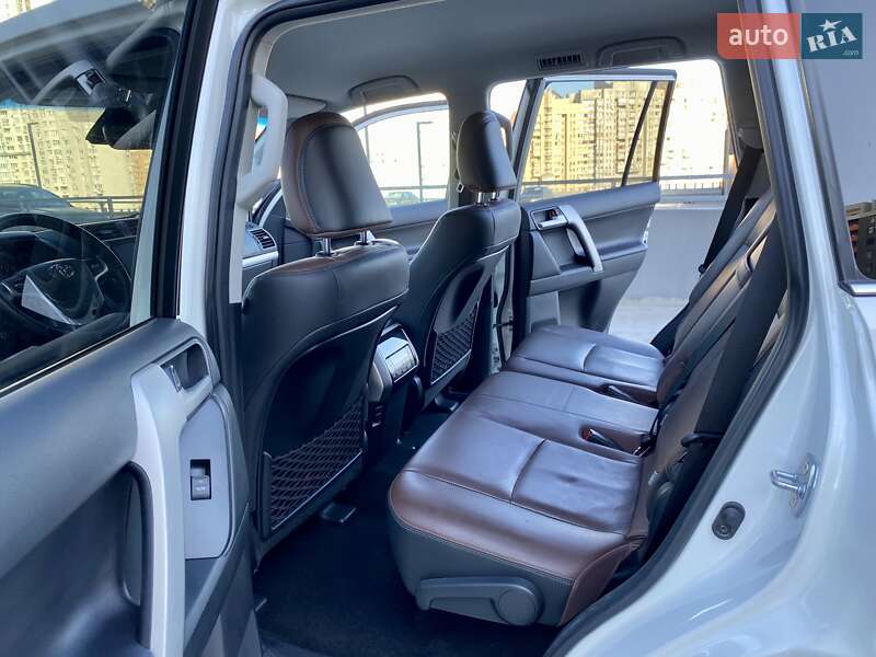 Позашляховик / Кросовер Toyota Land Cruiser Prado 2019 в Києві