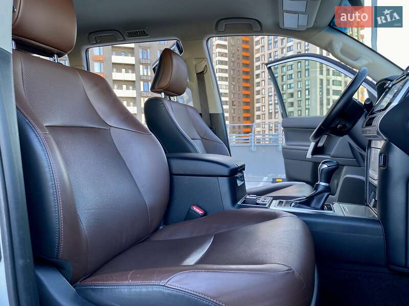 Позашляховик / Кросовер Toyota Land Cruiser Prado 2019 в Києві