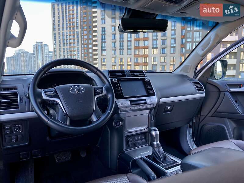 Позашляховик / Кросовер Toyota Land Cruiser Prado 2019 в Києві