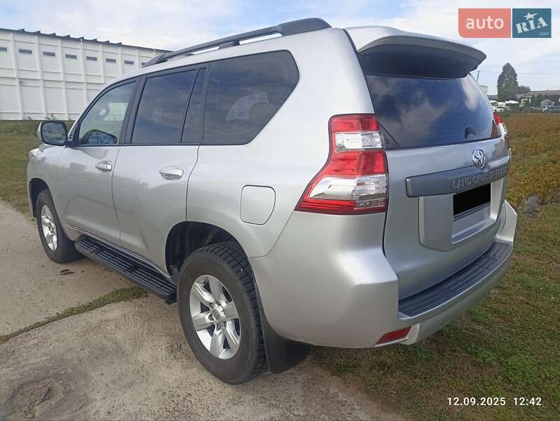 Позашляховик / Кросовер Toyota Land Cruiser Prado 2015 в Києві