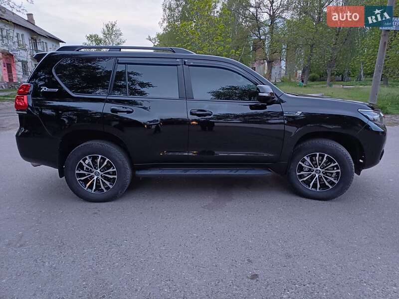 Внедорожник / Кроссовер Toyota Land Cruiser Prado 2010 в Александрие