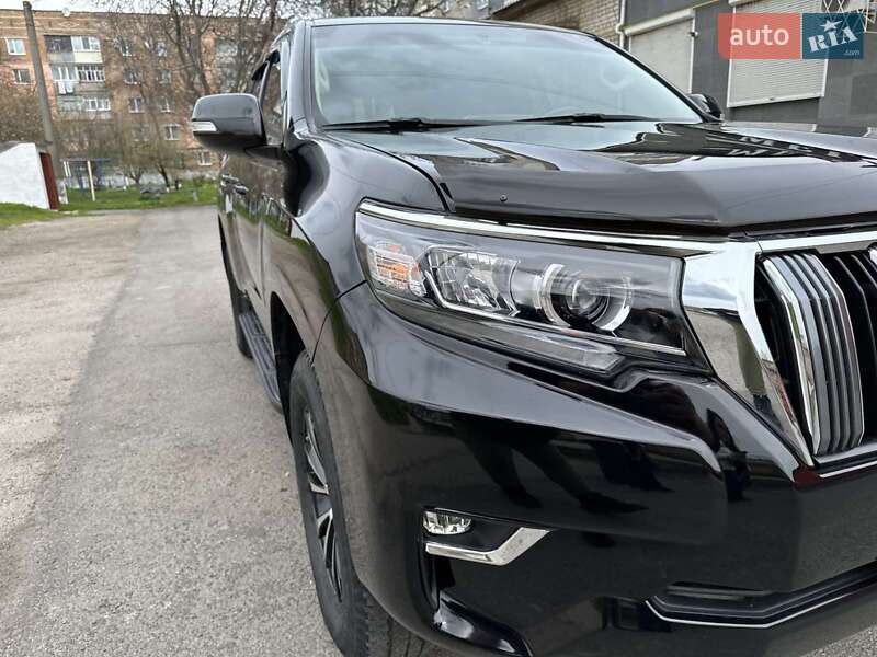 Внедорожник / Кроссовер Toyota Land Cruiser Prado 2010 в Александрие