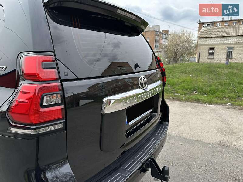 Внедорожник / Кроссовер Toyota Land Cruiser Prado 2010 в Александрие