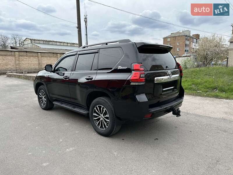 Внедорожник / Кроссовер Toyota Land Cruiser Prado 2010 в Александрие