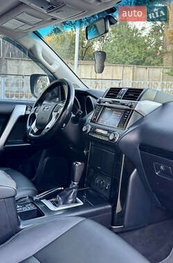 Внедорожник / Кроссовер Toyota Land Cruiser Prado 2015 в 