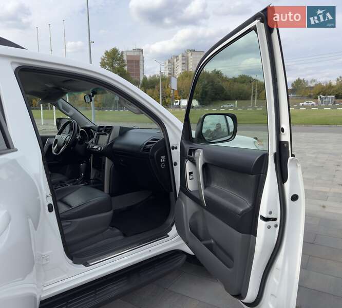 Позашляховик / Кросовер Toyota Land Cruiser Prado 2012 в Харкові