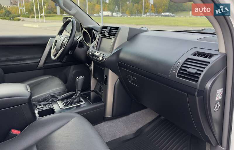 Позашляховик / Кросовер Toyota Land Cruiser Prado 2012 в Харкові