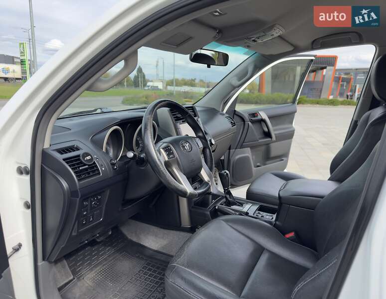 Позашляховик / Кросовер Toyota Land Cruiser Prado 2012 в Харкові