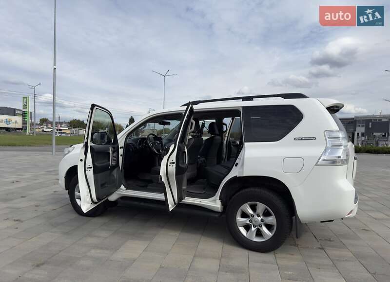 Позашляховик / Кросовер Toyota Land Cruiser Prado 2012 в Харкові