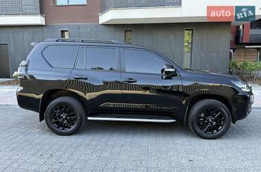 Внедорожник / Кроссовер Toyota Land Cruiser Prado 2021 в 