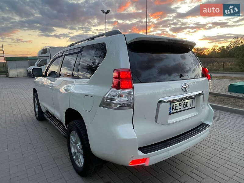 Внедорожник / Кроссовер Toyota Land Cruiser Prado 2010 в Днепре
