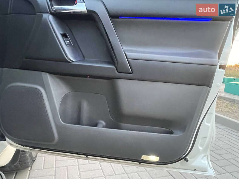 Внедорожник / Кроссовер Toyota Land Cruiser Prado 2010 в Днепре