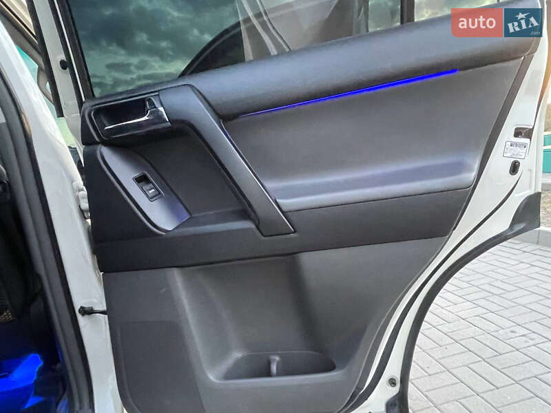 Внедорожник / Кроссовер Toyota Land Cruiser Prado 2010 в Днепре