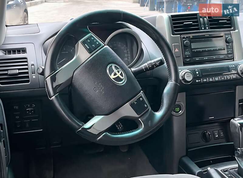 Внедорожник / Кроссовер Toyota Land Cruiser Prado 2011 в Вольногорске