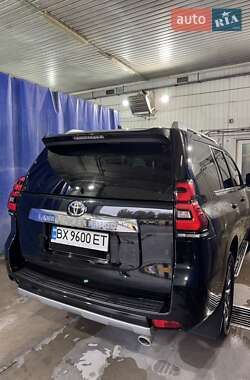 Внедорожник / Кроссовер Toyota Land Cruiser Prado 2019 в 