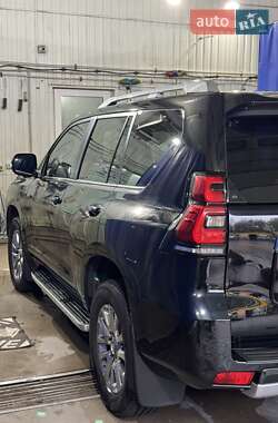 Внедорожник / Кроссовер Toyota Land Cruiser Prado 2019 в 