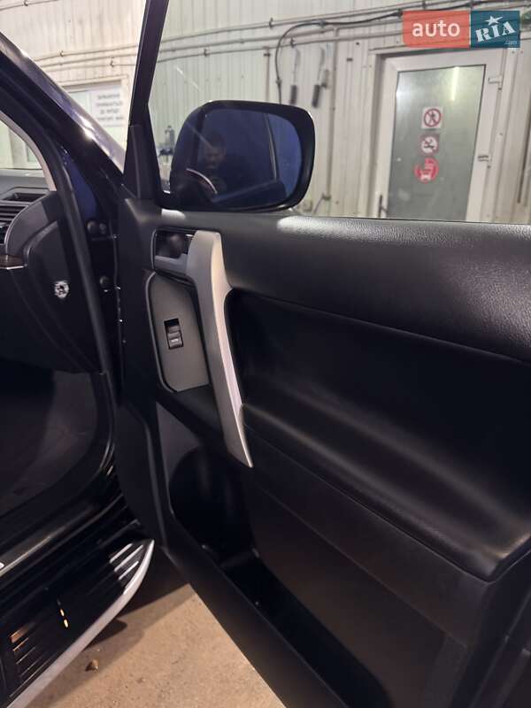 Внедорожник / Кроссовер Toyota Land Cruiser Prado 2019 в Хмельницком