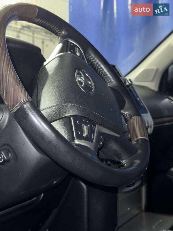 Внедорожник / Кроссовер Toyota Land Cruiser Prado 2019 в Хмельницком