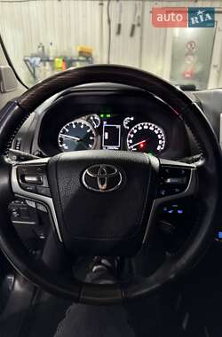 Внедорожник / Кроссовер Toyota Land Cruiser Prado 2019 в 