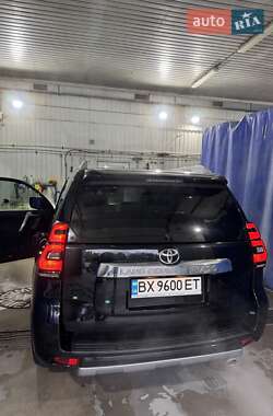 Внедорожник / Кроссовер Toyota Land Cruiser Prado 2019 в 