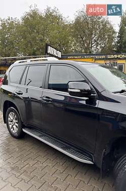 Внедорожник / Кроссовер Toyota Land Cruiser Prado 2019 в 